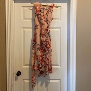 Beautiful light weight dress. Perfect to wear to a wedding. Smoke free home.